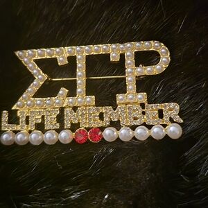 Gold and Pearl Brooch